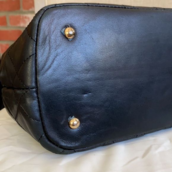 Authentic CHANEL large TOTE bag lamb skin leather - Picture 9 of 17